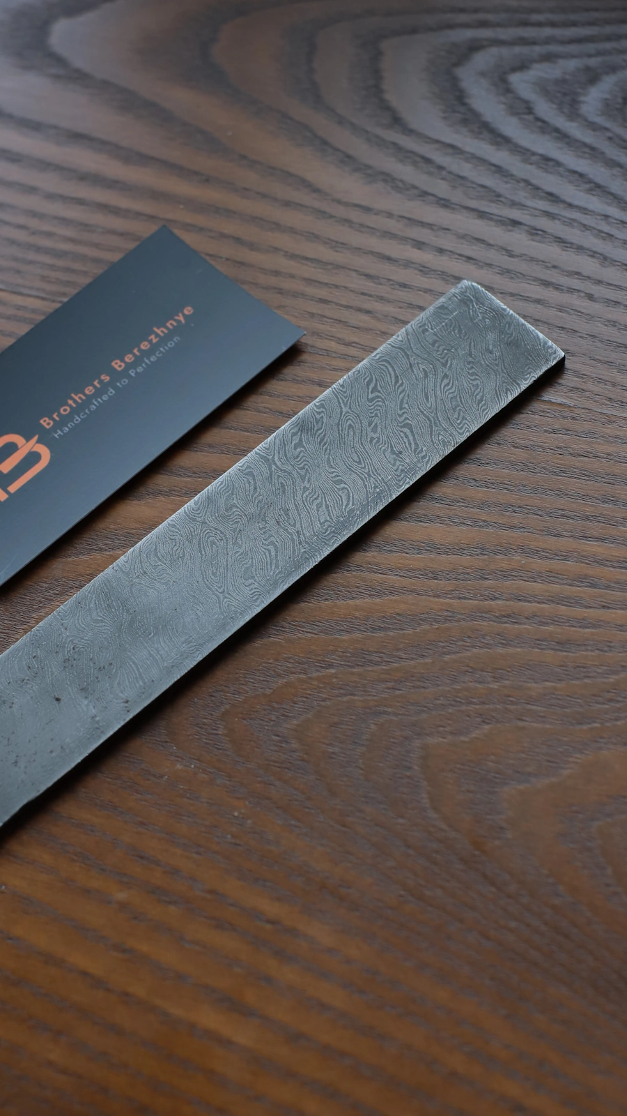 Hand-forged carbon Damascus steel bar – 500×31×3.1 mm, 395 g – U8A, ShKh-15, 5KhNMA, 45 steel – Brothers Berezhnye Hand-forged carbon Damascus steel bar – 500×31×3.1 mm, 395 g – U8A, ShKh-15, 5KhNMA, 45 steel – Brothers Berezhnye