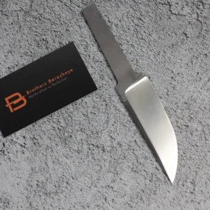 Premium M390 steel blade (62 HRC) with exceptional edge retention, corrosion resistance, and durability — ideal for high-end custom knives.