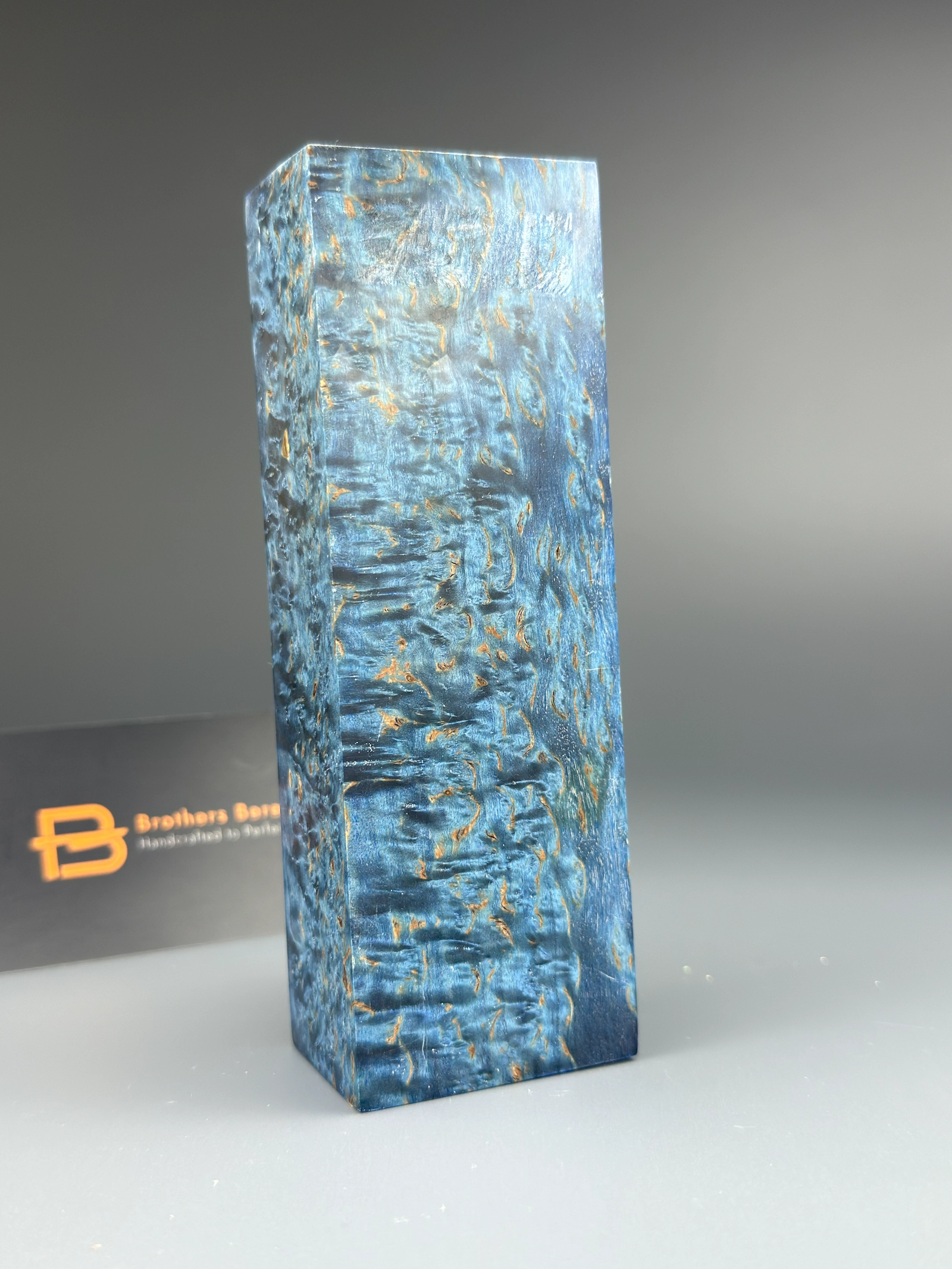 Karelian birch wood (405) wood, handle, knife, Holz, Griff, Messer, bois, manche, couteau, legno, manico, coltello, madera, mango, cuchillo, madeira, cabo, faca, hout, handvat, mes, trä, handtag, kniv, tre, håndtak, kniv, træ, håndtag, kniv, puu, kahva, veitsi, puit, käepide, nuga, koks, rokturis, nazis, mediena, rankena, peilis, drewno, rękojeść, nóż, dřevo, rukojeť, nůž, drevo, rukoväť, nôž, les, ročaj, nož, fa, markolat, kés, lemn, mâner, cuțit, дърво, дръжка, нож, ξύλο, λαβή, μαχαίρι, drvo, drška, nož, дрво, дршка, нож, дрво, рачка, нож, adhmad, lámh, scian, pren, handlen, cyllell, viður, haldfang, hnífur, injam, manku, sikkina, egurra, heldulekua, aiztoa, fusta, mànec, ganivet, madeira, mango, coitelo, деревина, руків’я, ніж, драўніна, рукаяць, нож, древесина, рукоять, нож.Karelian birch, Karelische Birke, Bouleau de Carélie, Betulla di Carelia, Abedul de Carelia, Bétula da Carélia, Karelische berk, Karelisk björk, Karelsk bjørk, Karelsk birk, Karjalan koivu, Karjala kask, Karēlijas bērzs, Karelijos beržas, Brzoza karelska, Karelská bříza, Karelská breza, Karelijska breza, Karéliai nyírfa, Mesteacăn karelian, Карелска бреза, Καρελιανή σημύδα, Karelijska breza, Карелијска бреза, Карелиска бреза, Beith Chairealach, Bedwen Karelia, Karelns birki, Betula ta’ Karelja, Kareliako urkia, Bedoll de Carèlia, Bidueiro de Carelia, Карельська береза, Карэльская бяроза, Карельская берёза.